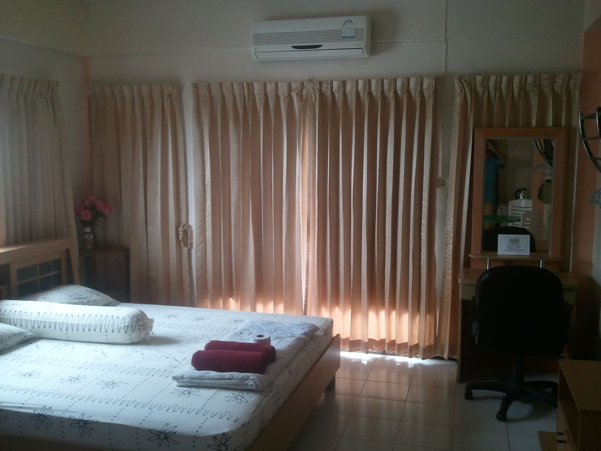 M & A Guesthouse Hua Hin Exteriör bild